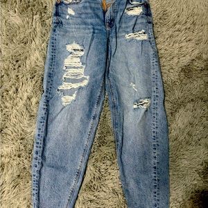 American Eagle Ripped MomJeans